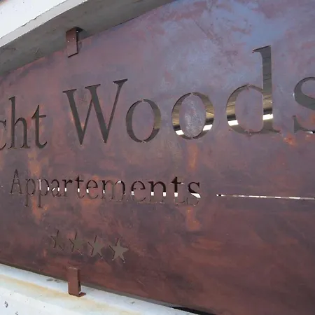 Echt Woods アパート *